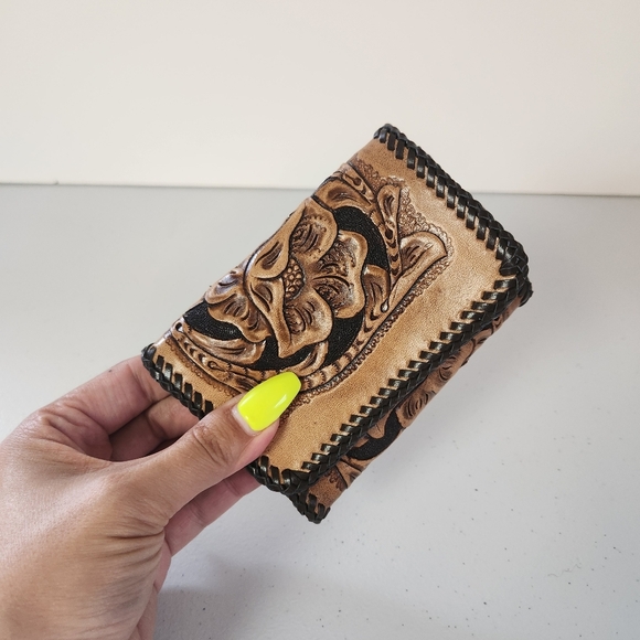 Vintage Tooled Brown Leather Wallet Mens Handmade 1970s Western Boho Cowboy 70s - Picture 4 of 9